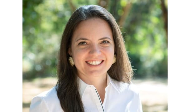 Investigadores de turismo homenajean a Jaqueline Gil en Embratur